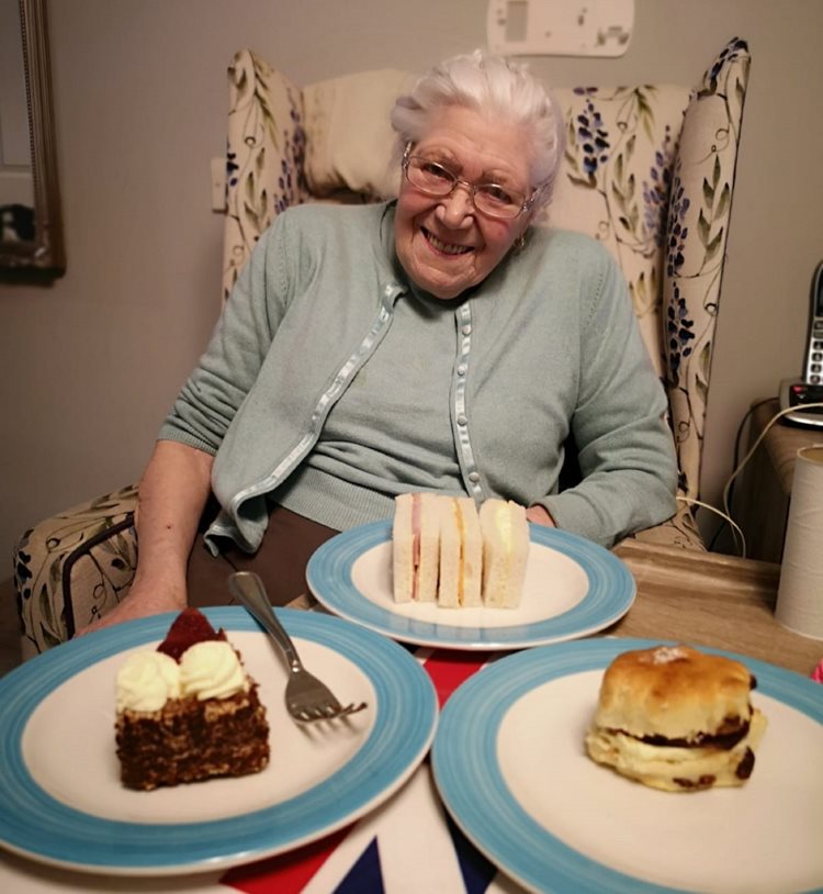 Ashford care home welcomes special guest to dine through the decades